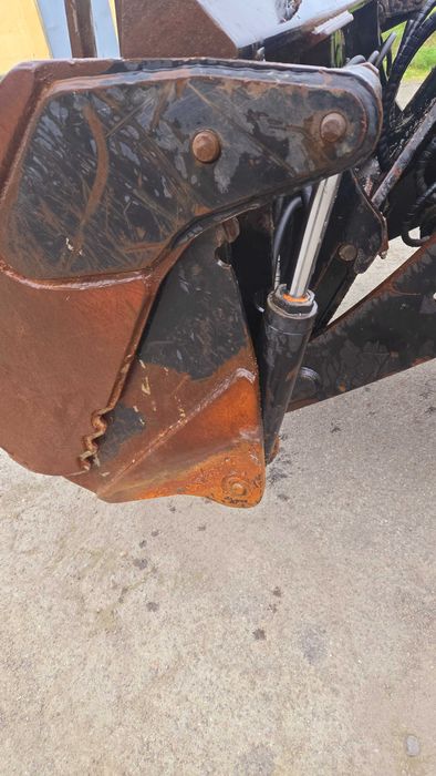 Фронтальний навантажувач jcb