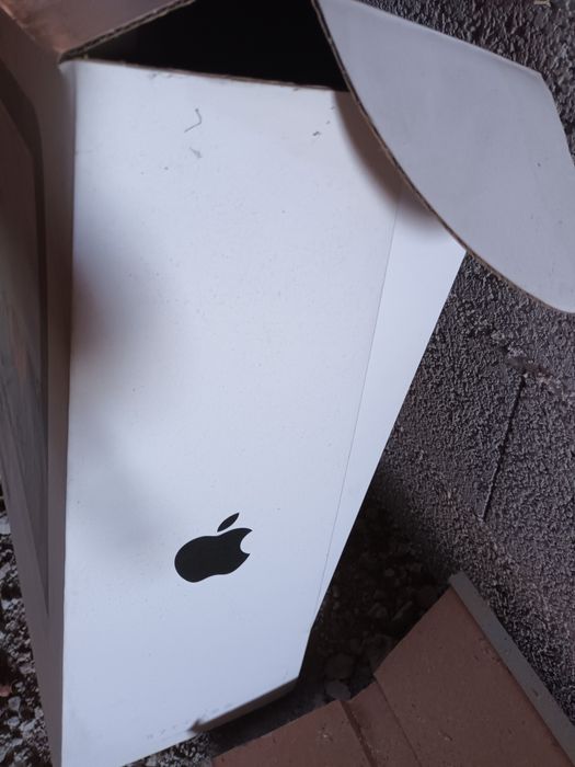 Caixa vazia da  Apple