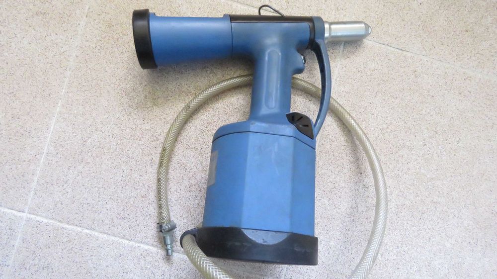vendo máquina de cravar rebites pneumática