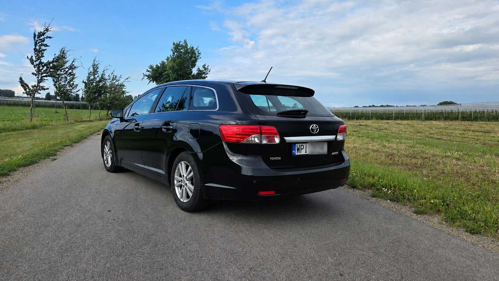 Toyota Avensis 2013 r. kombi 2.0 D-4D