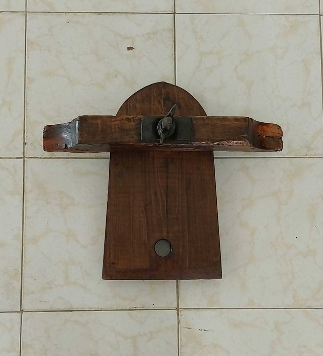 Recuado e Original Postigo de Depósito (Séc. XIX). Peça Decorativa para Tertúlia / Bar / Coleção