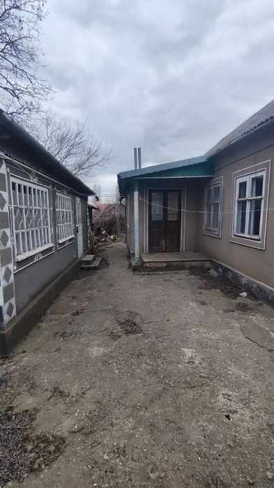 Дом по центральной улице.