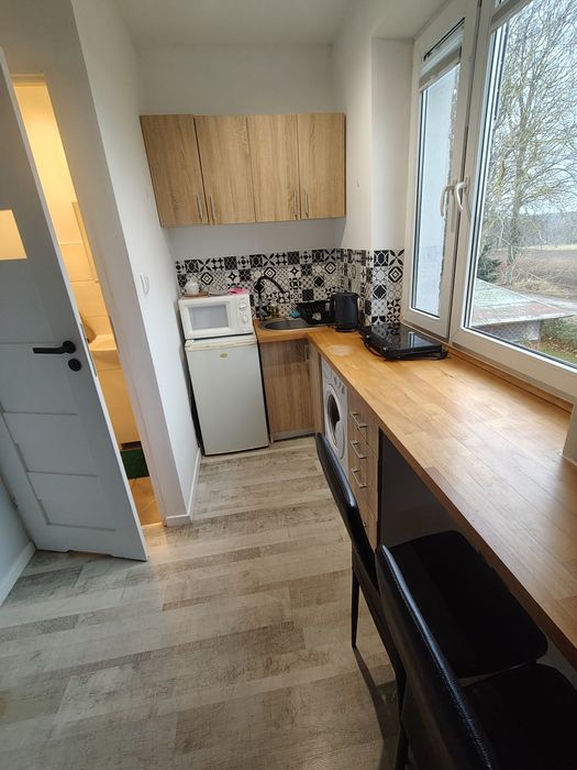 Pokój trzyosobowy do wynajęcia z aneksem kuchennym i osobnym wejsciem