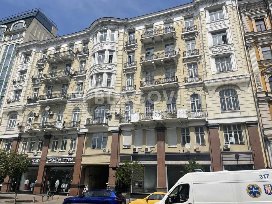 Хмельницького Богдана, 32  квартира  Царський будинок  100000$