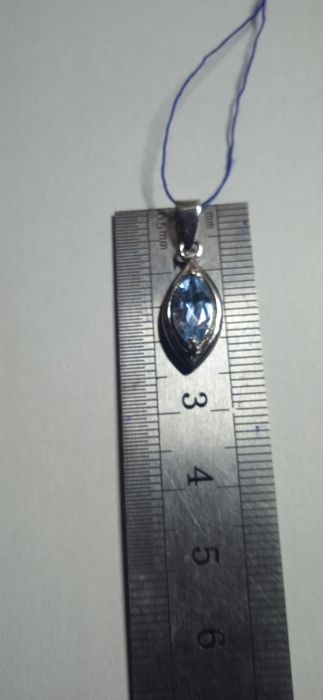 Продам новый кулон серебро 925 пробы с топазом 1 карат вага 1.6 г