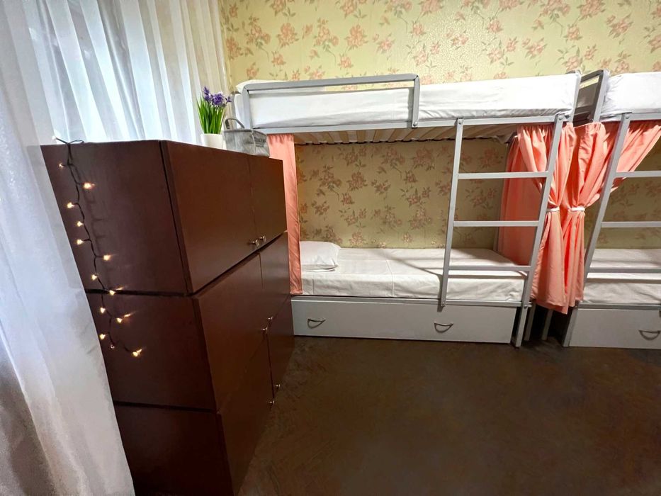 Уютный недорогой хостел на Левобережке, первый этаж, легкий доступ .