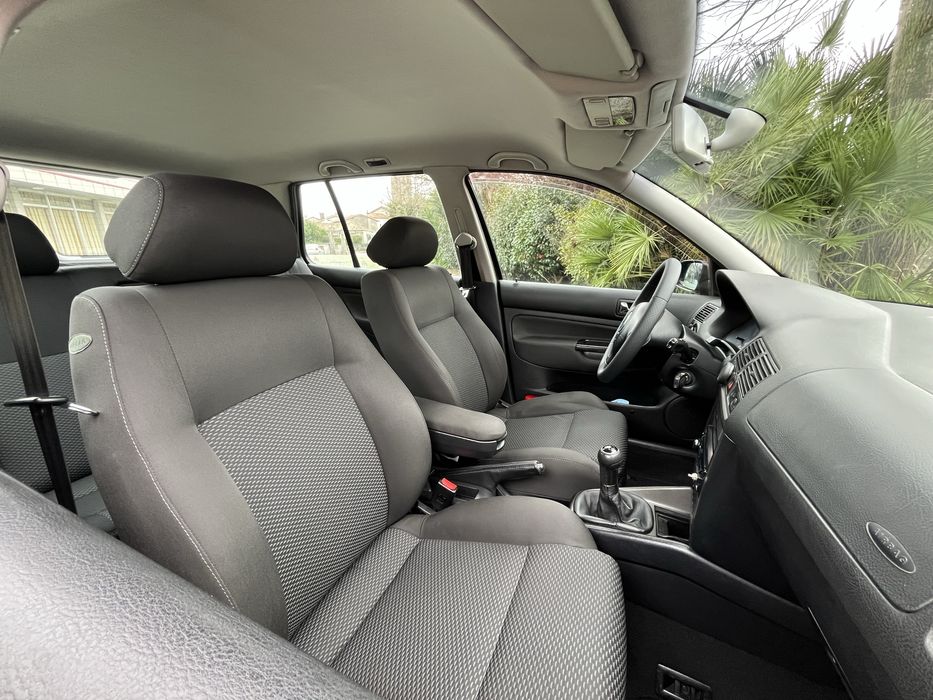 VW Golf IV 1.9 TDI 110cv Highline • Muito Estimado