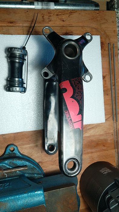 Korba karbonowa Truvativ Noir 175mm oś24 Shimano+suport
