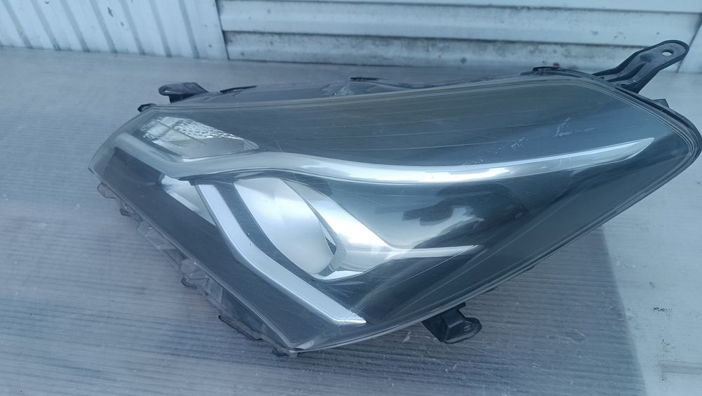 Vendo faról Esq de Toyota Yaris ano 2014/18