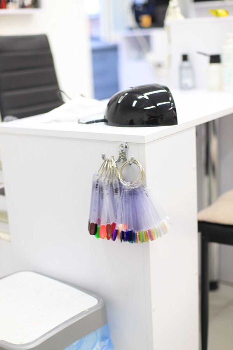 Продається діючий манікюрний салон повністю облаштований