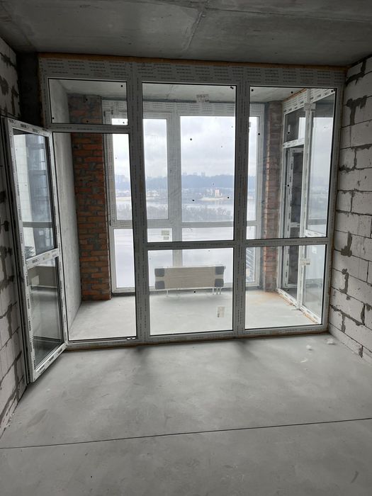 Двери  металлопластиковые- балконные 82*212 REHAU