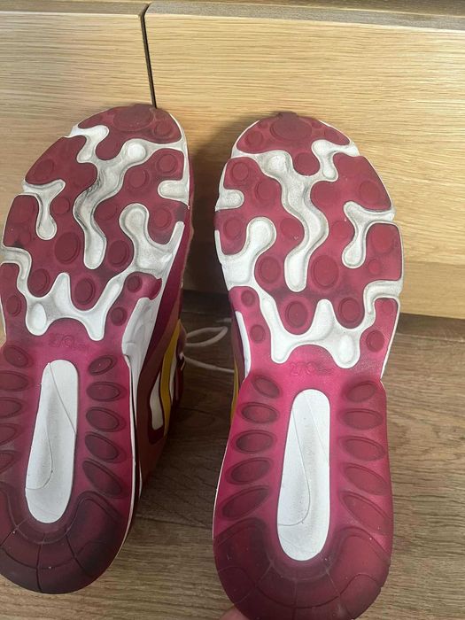 Buty Nike Air Max 270 React Noble red/Dark Sulfur rozmiar 39