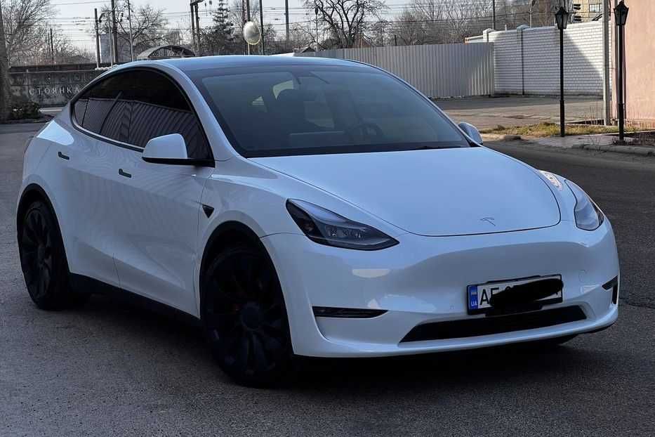Tesla Model Y 2021  повний привід