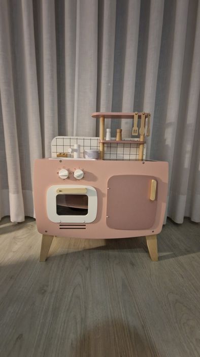 Cozinha de madeira rosa