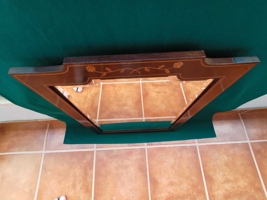 Espelho vintage com embutidos, de madeira maciça, em muito bom estado