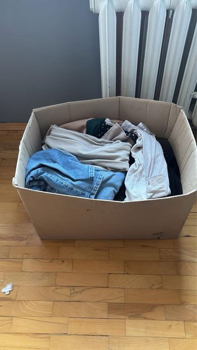 Wielki karton ubran rozne rozmiary