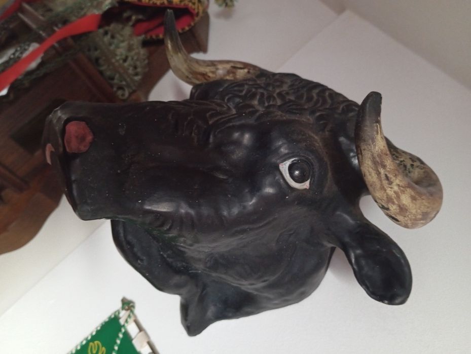 Escultura  Cabeça de touro bravo cerâmica antiga