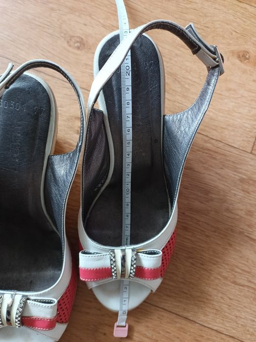 Босоніжки жіночі шкіряні 36 розмір