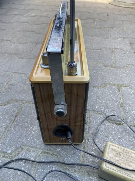 Stare zabytkowe radio Sharp PRL