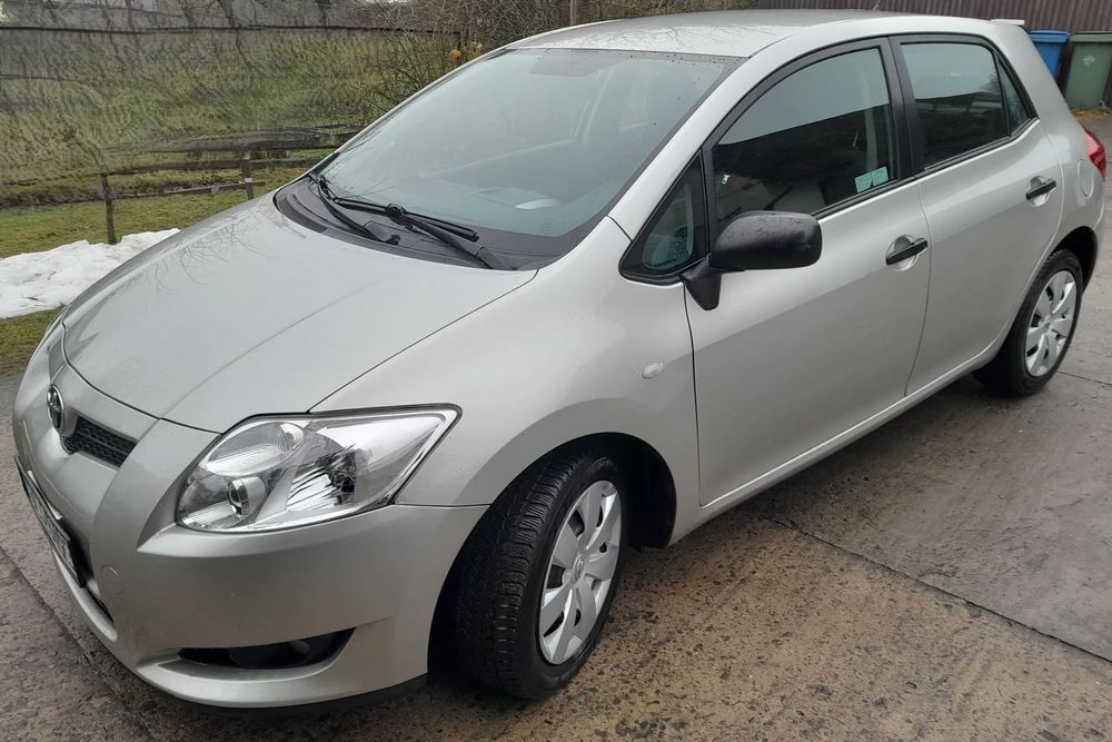 Toyota Auris Auris;  krajowy; 1,6 benz