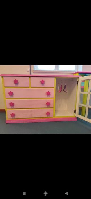 Conjunto de mobília de quarto de criança.