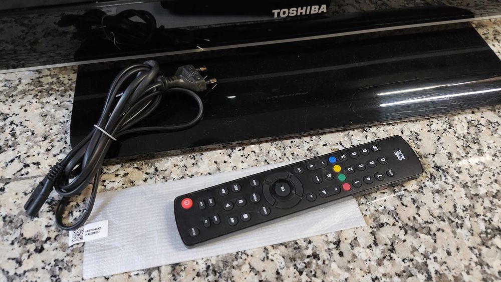 TV Toshiba 32HL833G com 32 polegadas em bom estado e a funcionar!