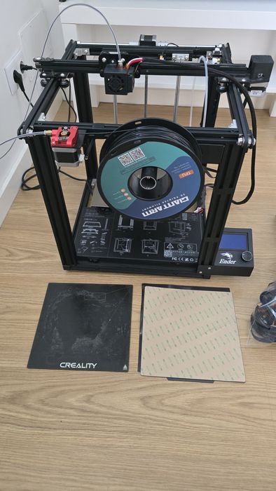 3D Ender 5 Melhorada + Extras impress
Ecrã LCD original Creality
Guias e movimento suaves
Funcionamento muito mais silencioso que as versões originais