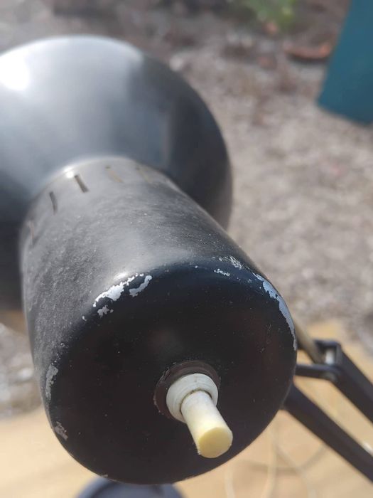 Candeeiro com base em ferro fundido