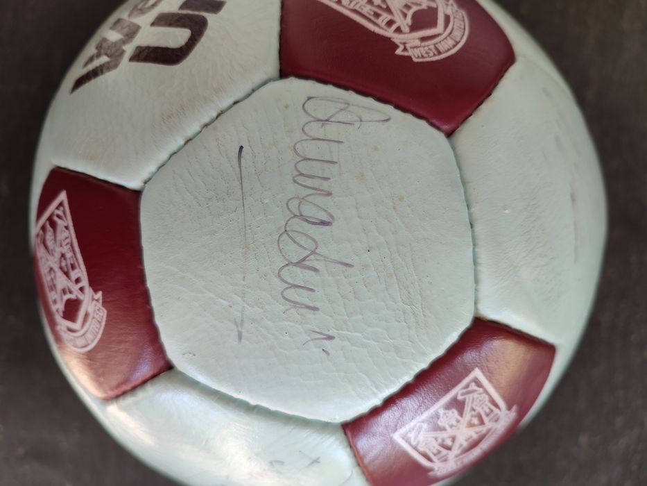 Bola Oficial Autografada! - WEST HAM UNITED F.C