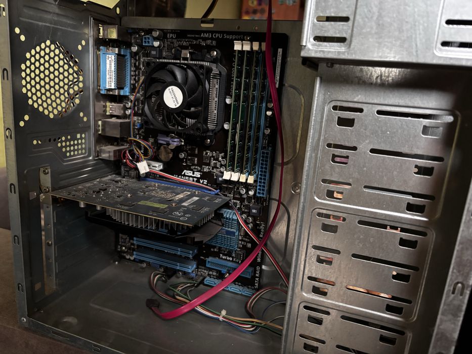 Продам ПК для роботи або на запчастини.