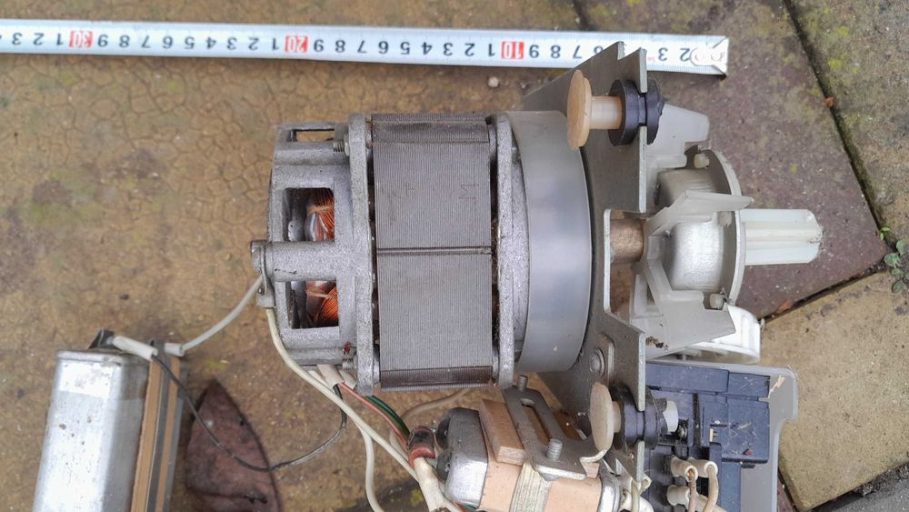 Двигун електричний від пральної машини, 220В