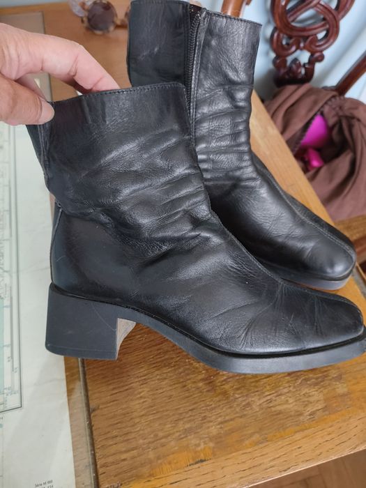Botas em pele 40