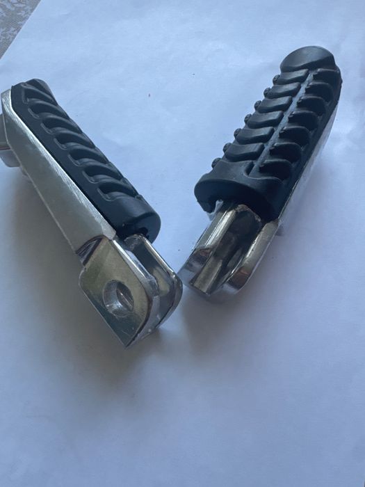 Підніжки передні для мотоцикла Kawasaki Z650,Z650RS,ER650,Z900,ZR900,Ninja 650,EX650H,2 ZX1002,Versys-X 300,KLE300,250