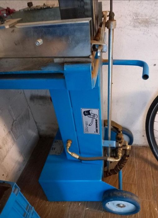 Łuparka pionowa do drewna 8 ton