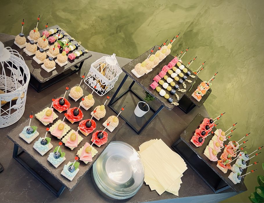 Фуршети смаколики фудбокси гастробокси доставка їжі бенкети Київ