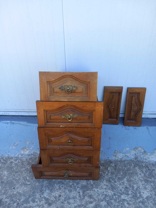 Armários cozinha em madeira maciça64285526759299123