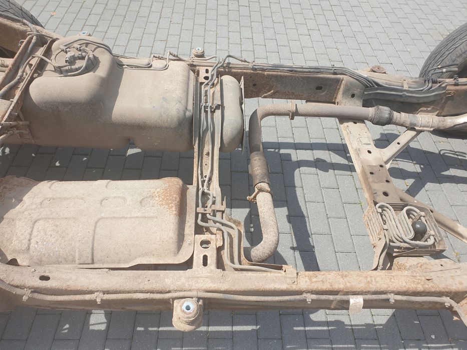 nissan pathfinder r51 2.5 dci rama goła konstrukcja