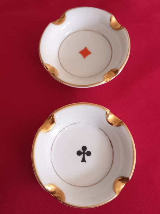 Pecinhas S.P. Coimbra em porcelana naipes de cartas