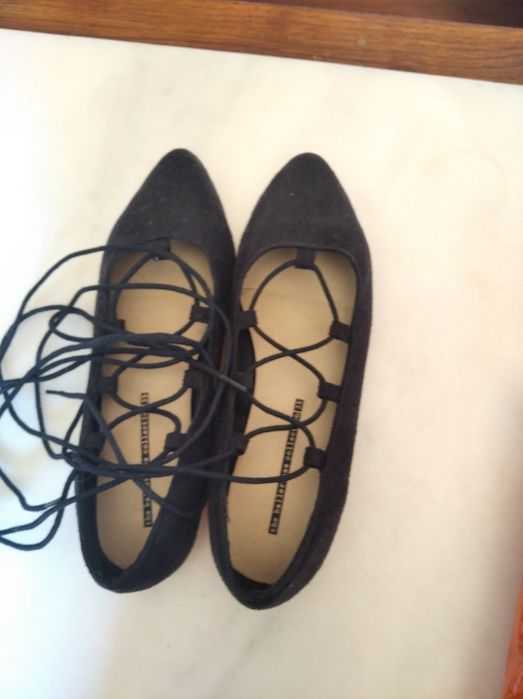 Sabrina atar a perna