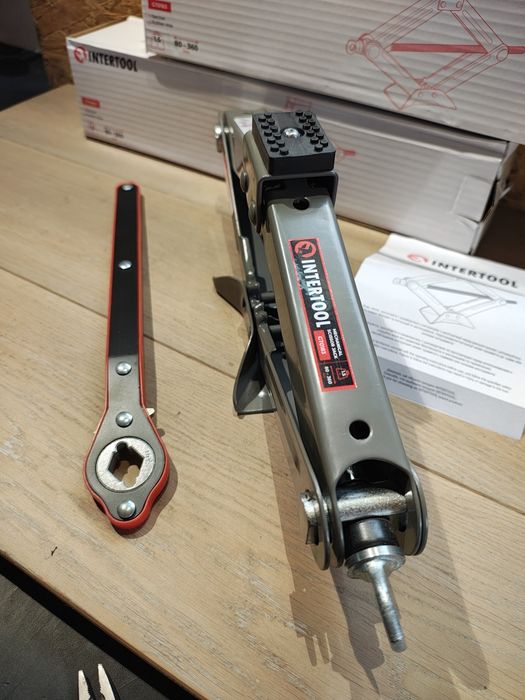 Домкрат, донкрат,  механічний ромбоподібний, вінт  1,5 - 2т  INTERTOOL