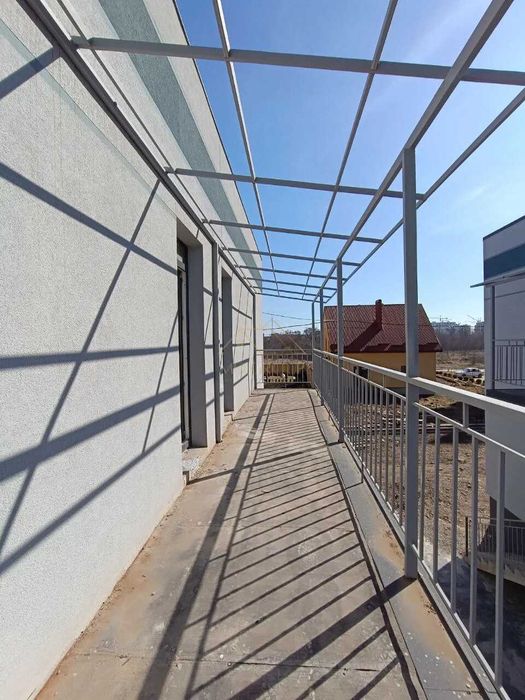 Продається Квадрохаусь з гаражем в зручній локації