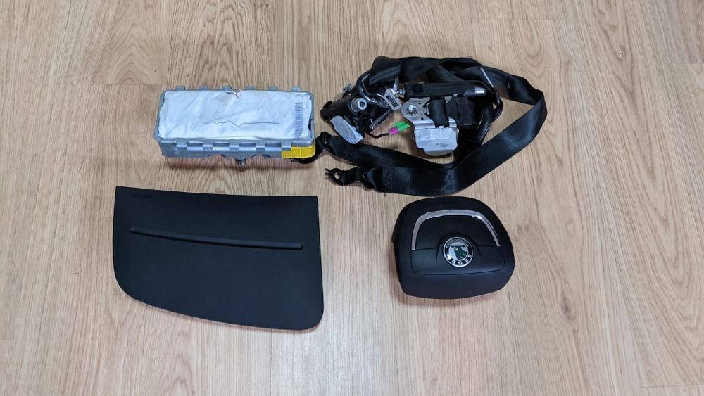 Conjunto Kit Airbags Tablier Skoda Fabia 2 2007/2014 Volante Cintos