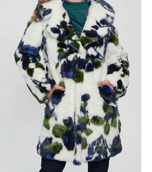 Guess futro
Płaszcz zimowy