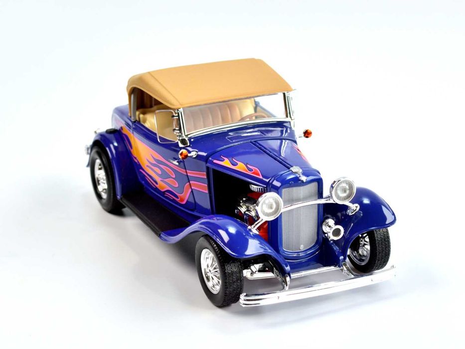 Модель автомобіля Road Legends Ford Roadster Street Rod 1932 (1:18)