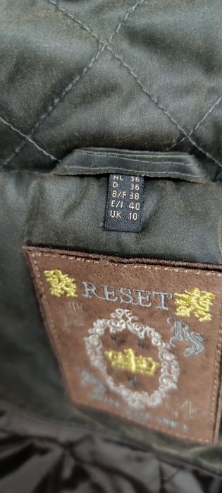 Parka de senhora tamanho 36. Usada mas em excelente estado. Com pouco