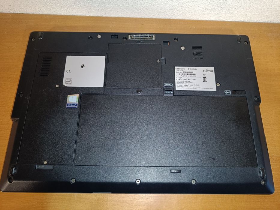 Ноутбук Fujitsu Lifebook U758 / i7-8550U / 8 gb ddr4 / 256 gb / 1 gb