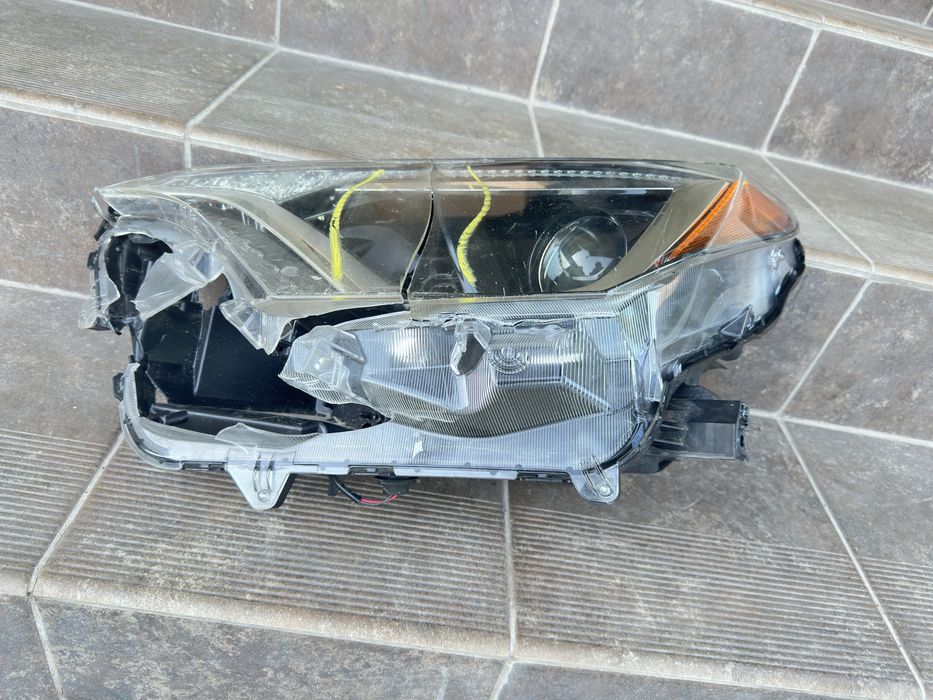 Фара права передня Toyota Rav 4 2015-2018