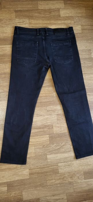 Продам джинсы мужские черные