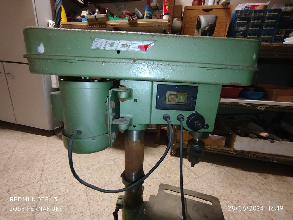 Máquina perfuradora