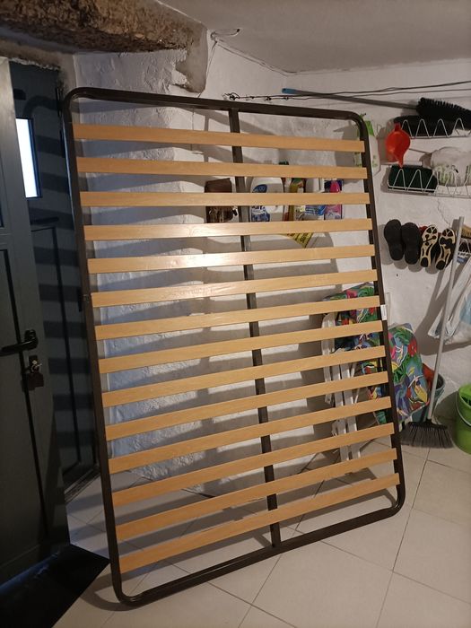 Estrado + Colchão em ótimo estado